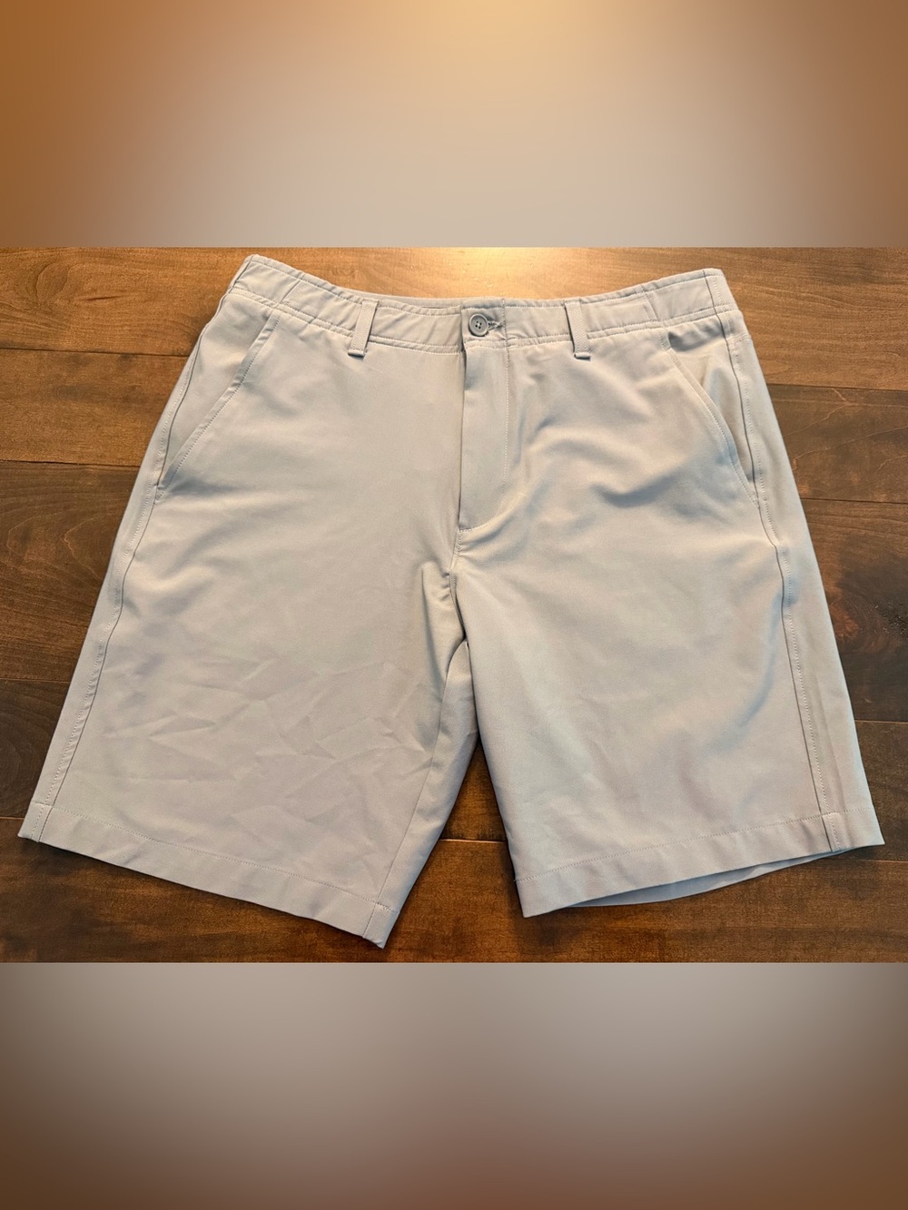 🌟 Under Armour Men's Light Gray Performance Flat Front Shorts